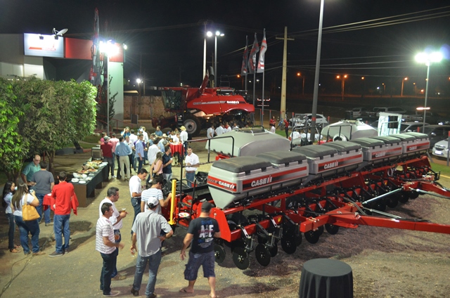 Coquetel de lançamento plantadeira EASY RISER